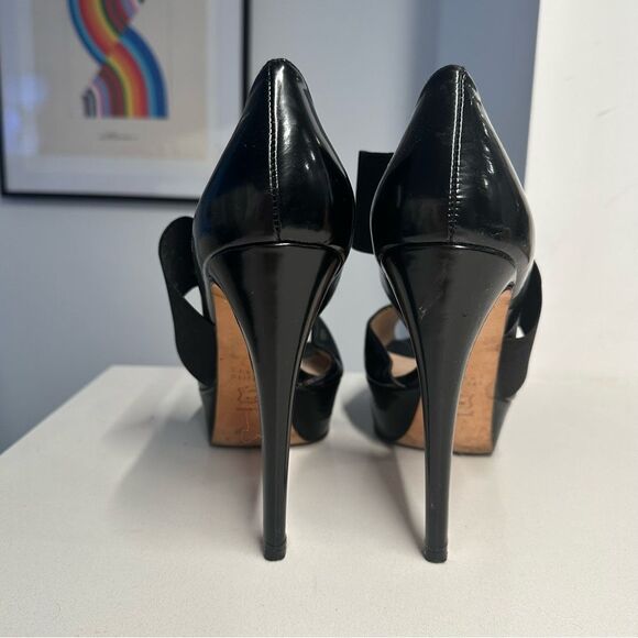 Stuart Weitzman Black Peep Toe Pumps in Polished Black Leather in Size 9 - Picture 7 of 12